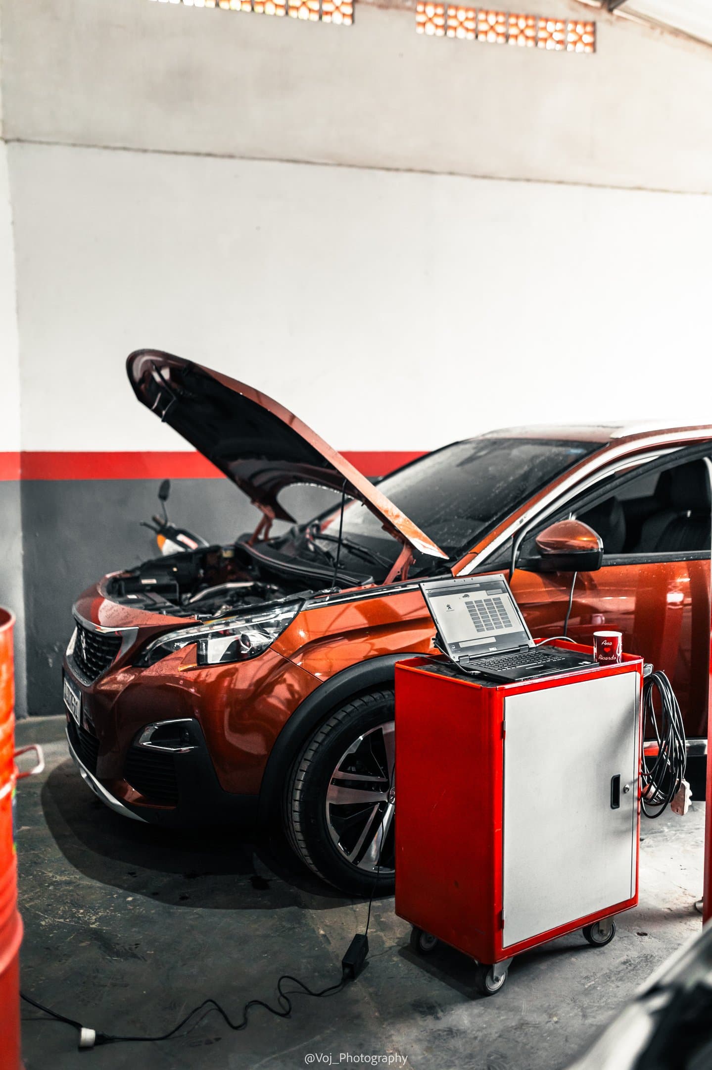Peugeot em manutenção na BR Oficina Mecânica